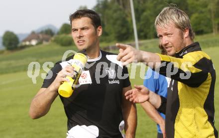 Fussball Bundesliga. Trainingsbeginn SK Austria Kaernten. Heinz Weber, Andreas Schranz. Moosburg, am 15.6.2009.
Foto: Kuess
---
pressefotos, pressefotografie, kuess, qs, qspictures, sport, bild, bilder, bilddatenbank