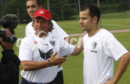 Fussball Bundesliga. Trainingsbeginn SK Austria Kaernten. Trainer Frenkie Schinkels, Leonhard Kaufmann. Moosburg, am 15.6.2009.
Foto: Kuess
---
pressefotos, pressefotografie, kuess, qs, qspictures, sport, bild, bilder, bilddatenbank