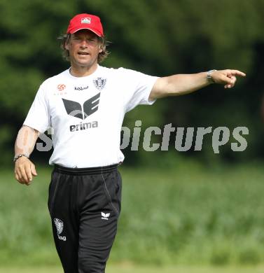 Fussball Bundesliga. Trainingsbeginn SK Austria Kaernten. Trainer Frenkie Schinkels. Moosburg, am 15.6.2009.
Foto: Kuess
---
pressefotos, pressefotografie, kuess, qs, qspictures, sport, bild, bilder, bilddatenbank