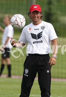 Fussball Bundesliga. Trainingsbeginn SK Austria Kaernten. Trainer Frenkie Schinkels. Moosburg, am 15.6.2009.
Foto: Kuess
---
pressefotos, pressefotografie, kuess, qs, qspictures, sport, bild, bilder, bilddatenbank