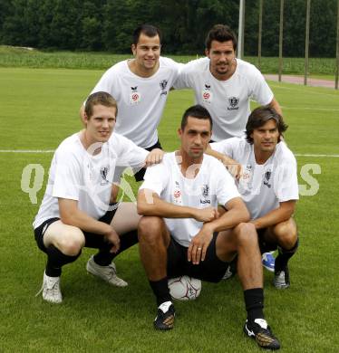 Fussball Bundesliga. Trainingsbeginn SK Austria Kaernten. Daniel Gramann, Leonhard Kaufmann, Martin Zivny, Fernando Troyansky,  Jocelyn Blanchard. Moosburg, am 15.6.2009.
Foto: Kuess
---
pressefotos, pressefotografie, kuess, qs, qspictures, sport, bild, bilder, bilddatenbank