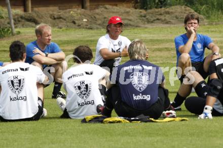 Fussball Bundesliga. Trainingsbeginn SK Austria Kaernten. Co-Trainer Roman Stary, Trainer Frenkie Schinkels, Co-Trainer Hannes Reinmayr. Moosburg, am 15.6.2009.
Foto: Kuess
---
pressefotos, pressefotografie, kuess, qs, qspictures, sport, bild, bilder, bilddatenbank