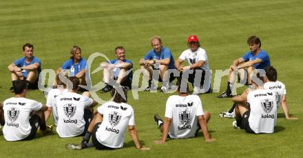 Fussball Bundesliga. Trainingsbeginn SK Austria Kaernten. Trainerstab. Rudolf Perz, Christian Kotomisky, Wolfgang Thun-Hohenstein, Roman Stary, Frenkie Schinkels, Hannes Reinmayr . Moosburg, am 15.6.2009.
Foto: Kuess
---
pressefotos, pressefotografie, kuess, qs, qspictures, sport, bild, bilder, bilddatenbank