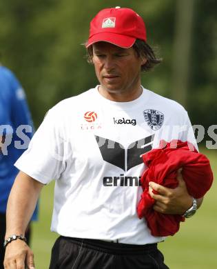 Fussball Bundesliga. Trainingsbeginn SK Austria Kaernten. Trainer Frenkie Schinkels. Moosburg, am 15.6.2009.
Foto: Kuess
---
pressefotos, pressefotografie, kuess, qs, qspictures, sport, bild, bilder, bilddatenbank