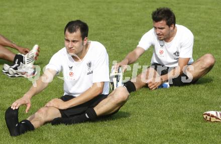 Fussball Bundesliga. Trainingsbeginn SK Austria Kaernten. Leonhard Kaufmann, Fernando Troyansky. Moosburg, am 15.6.2009.
Foto: Kuess
---
pressefotos, pressefotografie, kuess, qs, qspictures, sport, bild, bilder, bilddatenbank