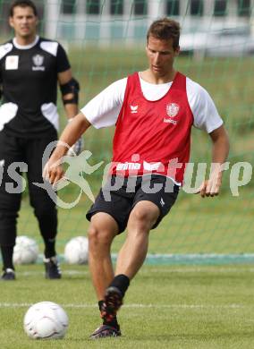 Fussball Bundesliga. Trainingsbeginn SK Austria Kaernten. Thomas Pirker. Moosburg, am 15.6.2009.
Foto: Kuess
---
pressefotos, pressefotografie, kuess, qs, qspictures, sport, bild, bilder, bilddatenbank