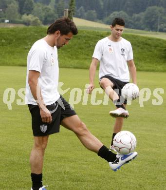 Fussball Bundesliga. Trainingsbeginn SK Austria Kaernten. Fernando Troyansky, Stephan Buergler. Moosburg, am 15.6.2009.
Foto: Kuess
---
pressefotos, pressefotografie, kuess, qs, qspictures, sport, bild, bilder, bilddatenbank