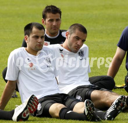 Fussball Bundesliga. Trainingsbeginn SK Austria Kaernten. Leonhard Kaufmann, Heinz Weber, Marco Salvatore. Moosburg, am 15.6.2009.
Foto: Kuess
---
pressefotos, pressefotografie, kuess, qs, qspictures, sport, bild, bilder, bilddatenbank