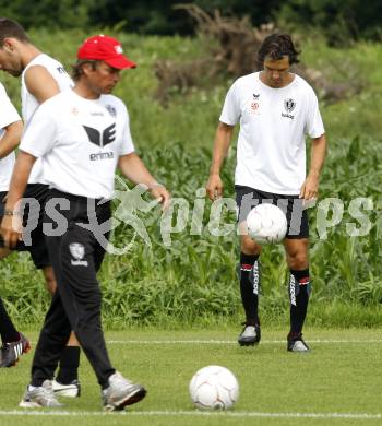 Fussball Bundesliga. Trainingsbeginn SK Austria Kaernten. Trainer Frenkie Schinkels,  Jocelyn Blanchard. Moosburg, am 15.6.2009.
Foto: Kuess
---
pressefotos, pressefotografie, kuess, qs, qspictures, sport, bild, bilder, bilddatenbank