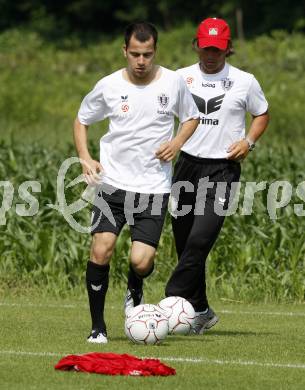 Fussball Bundesliga. Trainingsbeginn SK Austria Kaernten. Leonhard Kaufmann, Trainer Frenkie Schinkels. Moosburg, am 15.6.2009.
Foto: Kuess
---
pressefotos, pressefotografie, kuess, qs, qspictures, sport, bild, bilder, bilddatenbank