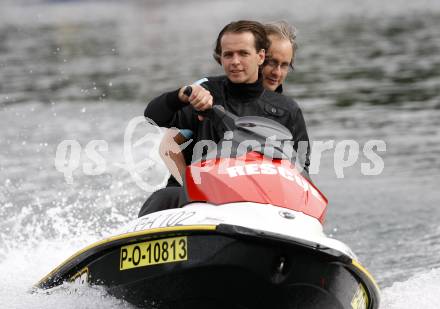 X-Team Decathlon. Promi Jet Ski Rennen. VIP Jet Ski Race. Organisator Armin Somrak (Public Sport), Andreas Krobath (Tourismusregion Suedkaernten). St. Kanzian, am 20.6.2009.
Foto: Kuess
---
pressefotos, pressefotografie, kuess, qs, qspictures, sport, bild, bilder, bilddatenbank