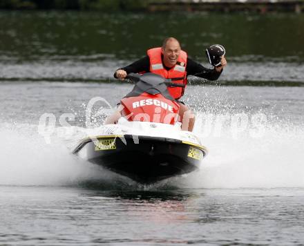 Decathlon. Promi Jet Ski Rennen. Martin Kobau. St. Kanzian, am 20.6.2009.
Foto: Kuess
---
pressefotos, pressefotografie, kuess, qs, qspictures, sport, bild, bilder, bilddatenbank