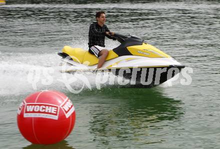 X-Team Decathlon. Promi Jet Ski Rennen. VIP Jet Ski Race. Patrick Friesacher. St. Kanzian, am 20.6.2009.
Foto: Kuess
---
pressefotos, pressefotografie, kuess, qs, qspictures, sport, bild, bilder, bilddatenbank