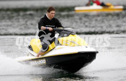 X-Team Decathlon. Promi Jet Ski Rennen. VIP Jet Ski Race. Christoph Sabransky (Langlauf Leistungszentrum Kaernten). St. Kanzian, am 20.6.2009.
Foto: Kuess
---
pressefotos, pressefotografie, kuess, qs, qspictures, sport, bild, bilder, bilddatenbank