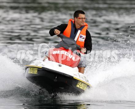 Decathlon. Promi Jet Ski Rennen. Paul Scharner. St. Kanzian, am 20.6.2009.
Foto: Kuess
---
pressefotos, pressefotografie, kuess, qs, qspictures, sport, bild, bilder, bilddatenbank