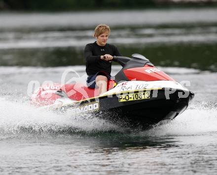 Decathlon. Promi Jet Ski Rennen. Rene Swette. St. Kanzian, am 20.6.2009.
Foto: Kuess
---
pressefotos, pressefotografie, kuess, qs, qspictures, sport, bild, bilder, bilddatenbank