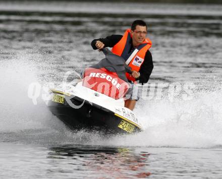 Decathlon. Promi Jet Ski Rennen. Paul Scharner. St. Kanzian, am 20.6.2009.
Foto: Kuess
---
pressefotos, pressefotografie, kuess, qs, qspictures, sport, bild, bilder, bilddatenbank