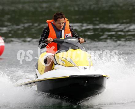 Decathlon. Promi Jet Ski Rennen.  Patrick Friesacher. St. Kanzian, am 20.6.2009.
Foto: Kuess
---
pressefotos, pressefotografie, kuess, qs, qspictures, sport, bild, bilder, bilddatenbank