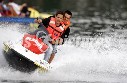 X-Team Decathlon. Promi Jet Ski Rennen. VIP Jet Ski Race. Patrick Friesacher, Paul Scharner. St. Kanzian, am 20.6.2009.
Foto: Kuess
---
pressefotos, pressefotografie, kuess, qs, qspictures, sport, bild, bilder, bilddatenbank