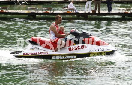 X-Team Decathlon. Promi Jet Ski Rennen. VIP Jet Ski Race. Achim Moertl mit Tochter. St. Kanzian, am 20.6.2009.
Foto: Kuess
---
pressefotos, pressefotografie, kuess, qs, qspictures, sport, bild, bilder, bilddatenbank