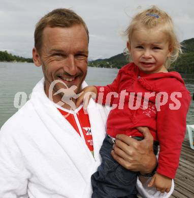 X-Team Decathlon. Promi Jet Ski Rennen. VIP Jet Ski Race. Achim Moertl mit Tochter. St. Kanzian, am 20.6.2009.
Foto: Kuess
---
pressefotos, pressefotografie, kuess, qs, qspictures, sport, bild, bilder, bilddatenbank