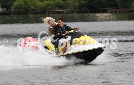 X-Team Decathlon. Promi Jet Ski Rennen. VIP Jet Ski Race. Stefanie Graf, Patrick Friesacher. St. Kanzian, am 20.6.2009.
Foto: Kuess
---
pressefotos, pressefotografie, kuess, qs, qspictures, sport, bild, bilder, bilddatenbank