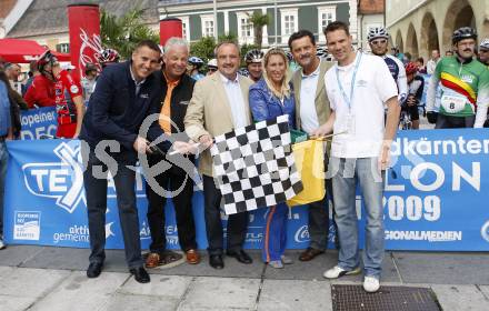 X-Terra Decathlon. Peter Kuss, Reinhard Tellian, Valentin Blaschitz, Stefanie Graf, Landtagspraesident Josef Lobnig, Elmar Lichtenegger. Voelkermarkt, am 21.6.2009.
Foto: Kuess
---
pressefotos, pressefotografie, kuess, qs, qspictures, sport, bild, bilder, bilddatenbank