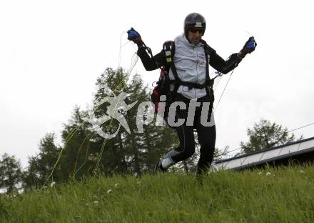 X-Terra Decathlon. Paragleiten. Thomas Mitterdorfer. Voelkermarkt, am 21.6.2009.
Foto: Kuess
---
pressefotos, pressefotografie, kuess, qs, qspictures, sport, bild, bilder, bilddatenbank