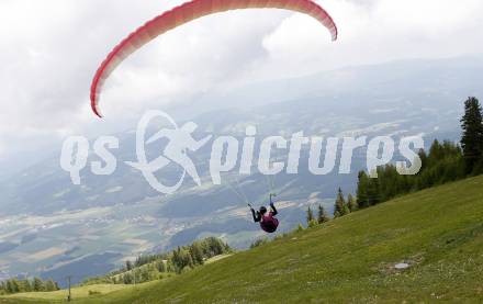 X-Terra Decathlon. Paragleiten. Thomas Mitterdorfer. Voelkermarkt, am 21.6.2009.
Foto: Kuess
---
pressefotos, pressefotografie, kuess, qs, qspictures, sport, bild, bilder, bilddatenbank