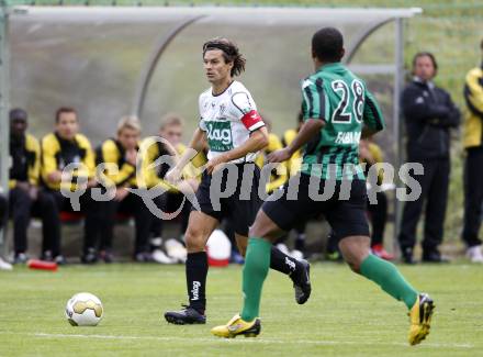 Fussball Bundesliga. Testspiel. SK Austria Kaernten gegen FC Wacker Innsbruck. Jocelyn Blanchard (Austria Kaernten), Fabiano (Innsbruck). Rennweg, am 24.6.2009.
Foto: Kuess 
---
pressefotos, pressefotografie, kuess, qs, qspictures, sport, bild, bilder, bilddatenbank