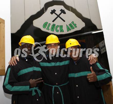 Fussball Bundesliga. Trainingslager SK Austria Kaernten. Modou Jagne, Martin Zivny, Sandro. Bad Bleiberg, am 25.6.2009.
Foto: Kuess
---
pressefotos, pressefotografie, kuess, qs, qspictures, sport, bild, bilder, bilddatenbank