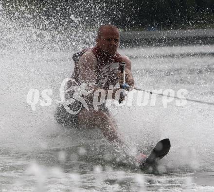 Eishockey Bundesliga. Training VSV. Wasserschi. Roland Kaspitz. Ossiach, am 26.6.2009.
Foto: Kuess
---
pressefotos, pressefotografie, kuess, qs, qspictures, sport, bild, bilder, bilddatenbank