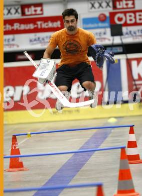 Eishockey Bundesliga. VSV Sommertraining. Tormanntraining. Gert Prohaska. Villach, am 24.6.2009.
Foto: Kuess
---
pressefotos, pressefotografie, kuess, qs, qspictures, sport, bild, bilder, bilddatenbank