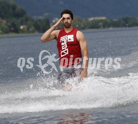 Eishockey Bundesliga. Training VSV. Wasserschi. Gert Prohaska. Ossiach, am 26.6.2009.
Foto: Kuess
---
pressefotos, pressefotografie, kuess, qs, qspictures, sport, bild, bilder, bilddatenbank