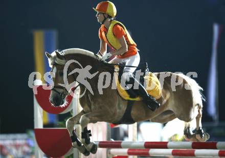 Reitsport. Reiten. Internationale Reitsporttage Maria Woerth. Guiness Weltrekordversuch. Haflinger Weltrekordspringen. 161 cm. Nicole Stangl (AUT).  Maria Woerth, am 27.6.2009.
Foto: Kuess
---
pressefotos, pressefotografie, kuess, qs, qspictures, sport, bild, bilder, bilddatenbank