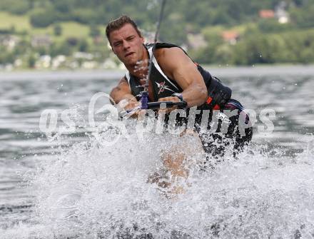 Eishockey Bundesliga. Training VSV. Wasserschi. Thomas Raffl. Ossiach, am 26.6.2009.
Foto: Kuess
---
pressefotos, pressefotografie, kuess, qs, qspictures, sport, bild, bilder, bilddatenbank