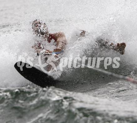 Eishockey Bundesliga. Training VSV. Wasserschi. Gert Prohaska. Ossiach, am 26.6.2009.
Foto: Kuess
---
pressefotos, pressefotografie, kuess, qs, qspictures, sport, bild, bilder, bilddatenbank