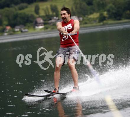 Eishockey Bundesliga. Training VSV. Wasserschi. Gert Prohaska. Ossiach, am 26.6.2009.
Foto: Kuess
---
pressefotos, pressefotografie, kuess, qs, qspictures, sport, bild, bilder, bilddatenbank