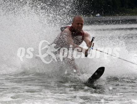 Eishockey Bundesliga. Training VSV. Wasserschi. Roland Kaspitz. Ossiach, am 26.6.2009.
Foto: Kuess
---
pressefotos, pressefotografie, kuess, qs, qspictures, sport, bild, bilder, bilddatenbank