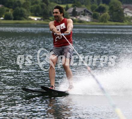 Eishockey Bundesliga. Training VSV. Wasserschi. Gert Prohaska. Ossiach, am 26.6.2009.
Foto: Kuess
---
pressefotos, pressefotografie, kuess, qs, qspictures, sport, bild, bilder, bilddatenbank