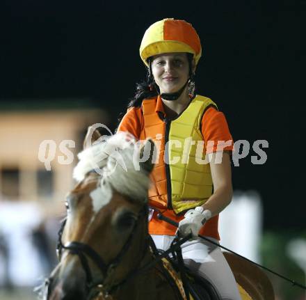 Reitsport. Reiten. Internationale Reitsporttage Maria Woerth. Guiness Weltrekordversuch. Haflinger Weltrekordspringen. 161 cm. Nicole Stangl (AUT). Maria Woerth, am 27.6.2009.
Foto: Kuess
---
pressefotos, pressefotografie, kuess, qs, qspictures, sport, bild, bilder, bilddatenbank