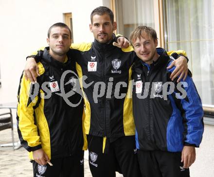 Fussball Bundesliga. Trainingslager SK Austria Kaernten.  Marco Salvatore, Oliver Pusztai, Christian Szivatz. Bad Bleiberg, am 25.6.2009.
Foto: Kuess
---
pressefotos, pressefotografie, kuess, qs, qspictures, sport, bild, bilder, bilddatenbank