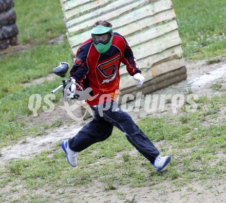 Fussball Bundesliga. SK Austria Kaernten. Paintball. Schreckendorf, am 7.7.2009.
Foto: Kuess
---
pressefotos, pressefotografie, kuess, qs, qspictures, sport, bild, bilder, bilddatenbank