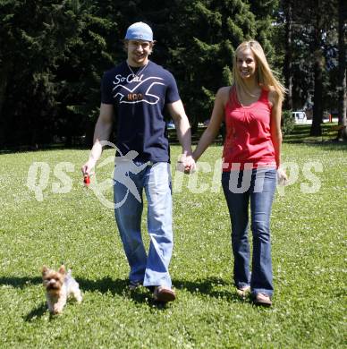 Eishockey.  Michael Grabner mit Freundin Heather. Villach, 8.7.2009.
Foto: Kuess
---
pressefotos, pressefotografie, kuess, qs, qspictures, sport, bild, bilder, bilddatenbank