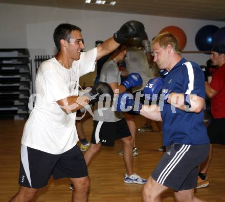 Eishockey Bundesliga. VSV. Sommertraining. Boxen.  Bernhard Starkbaum,, Guenther Lanzinger. Villach, 9.7.2009.
Foto: Kuess
---
pressefotos, pressefotografie, kuess, qs, qspictures, sport, bild, bilder, bilddatenbank