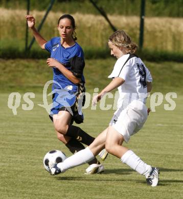 Frauenfussball Kaerntner Meisterschaft. St. Veit/Glanegg 2 gegen FC Feldkirchen. Anja Wutte (St. Veit/Glanegg). Glanegg, am 4.7.2009.
Foto: Kuess
---
pressefotos, pressefotografie, kuess, qs, qspictures, sport, bild, bilder, bilddatenbank