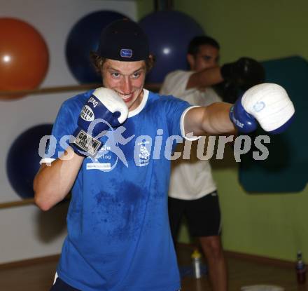 Eishockey Bundesliga. VSV. Sommertraining. Boxen. Marco Wieser. Villach, 9.7.2009.
Foto: Kuess
---
pressefotos, pressefotografie, kuess, qs, qspictures, sport, bild, bilder, bilddatenbank