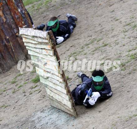 Fussball Bundesliga. SK Austria Kaernten. Paintball. Schreckendorf, am 7.7.2009.
Foto: Kuess
---
pressefotos, pressefotografie, kuess, qs, qspictures, sport, bild, bilder, bilddatenbank