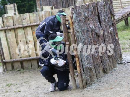 Fussball Bundesliga. SK Austria Kaernten. Paintball. Schreckendorf, am 7.7.2009.
Foto: Kuess
---
pressefotos, pressefotografie, kuess, qs, qspictures, sport, bild, bilder, bilddatenbank