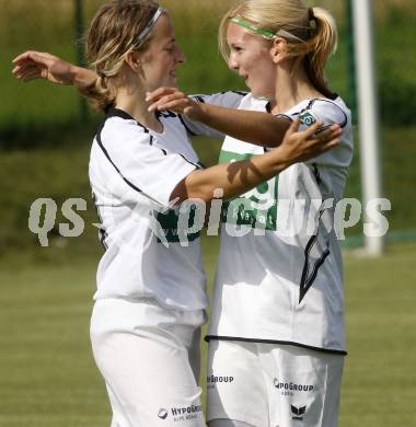 Frauenfussball Kaerntner Meisterschaft. St. Veit/Glanegg 2 gegen FC Feldkirchen. Torjubel Andrea Partl, Anja Wutte (St. Veit/Glanegg). Glanegg, am 4.7.2009.
Foto: Kuess
---
pressefotos, pressefotografie, kuess, qs, qspictures, sport, bild, bilder, bilddatenbank